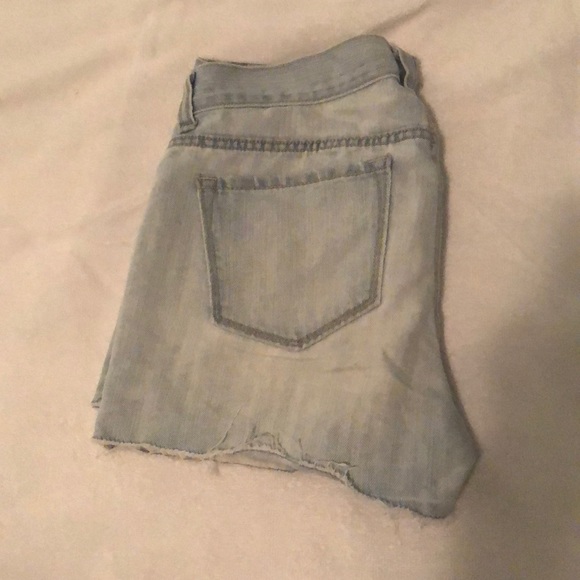 Old navy shorts - Picture 2 of 3